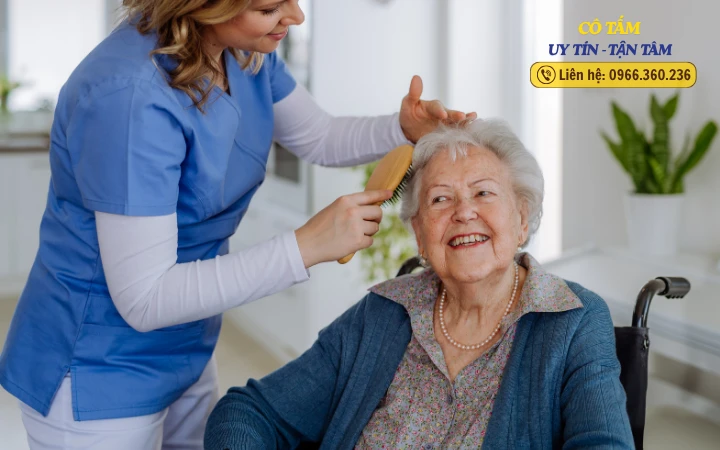 Giúp việc chăm người già qua ứng dụng: Tiện lợi bất ngờ.