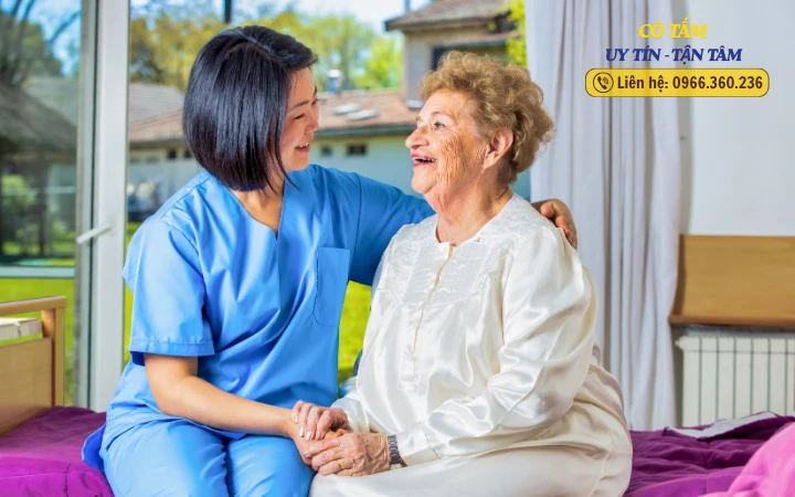 Bí quyết tìm người giúp việc chăm người già nhanh, đơn giản