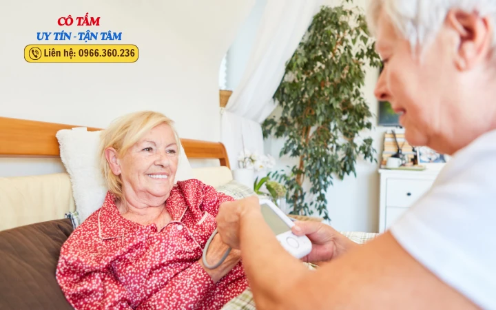 Hướng dẫn chọn giúp việc chăm người già phù hợp