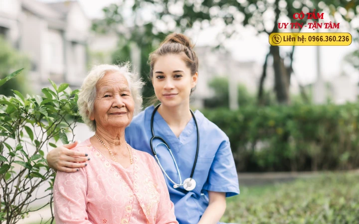 Dịch vụ giúp việc chăm người già - Từ tâm huyết đến tay nghề