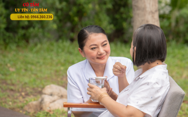 Giúp việc chăm người già giúp tăng chất lượng cuộc sống