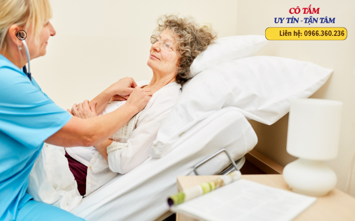 Những dấu hiệu cho thấy bạn cần giúp việc chăm người bệnh