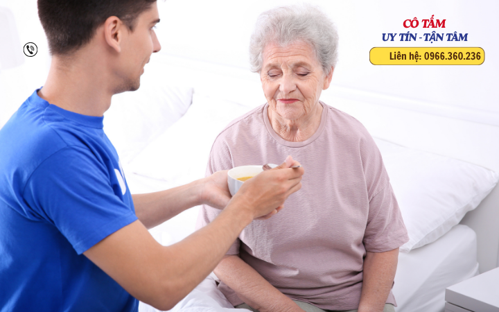 Giúp việc chăm người bệnh: Khả năng phục hồi cao hơn