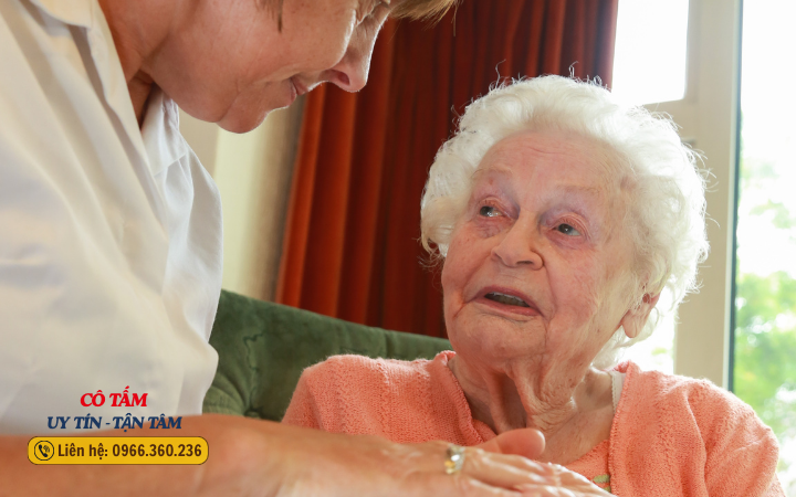 Chia sẻ bí quyết tìm người giúp việc chăm người già