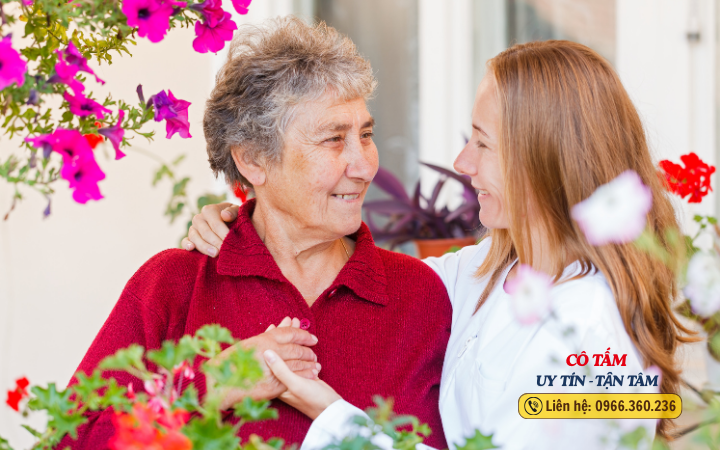 Tìm người giúp việc chăm người già với dịch vụ uy tín