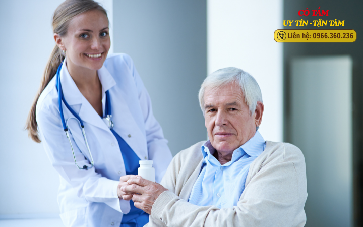 Tìm người giúp việc chăm người già không còn khó khăn.