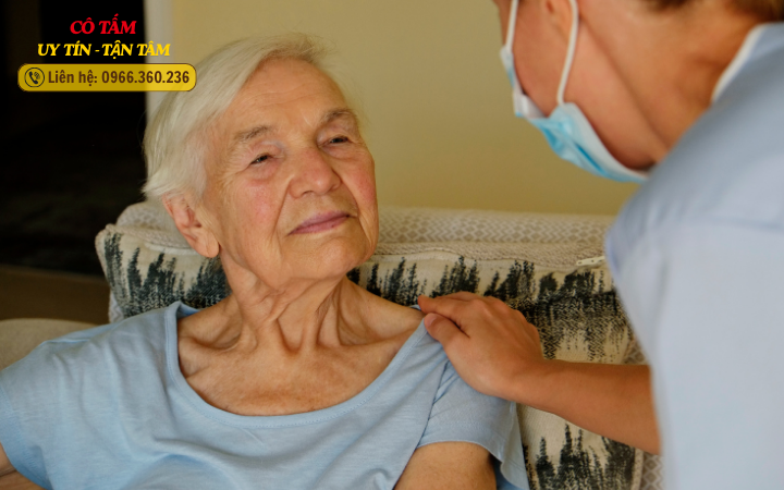 Dịch vụ giúp việc chăm sóc người già tại nhà ở Hà Nội.