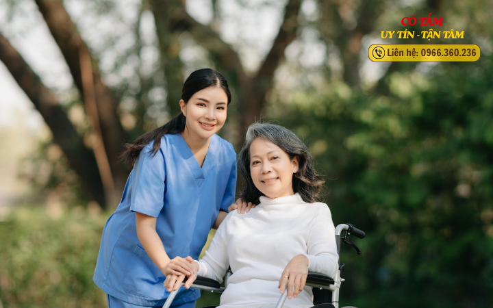 Giúp việc chăm sóc người già tận tâm và chuyên nghiệp