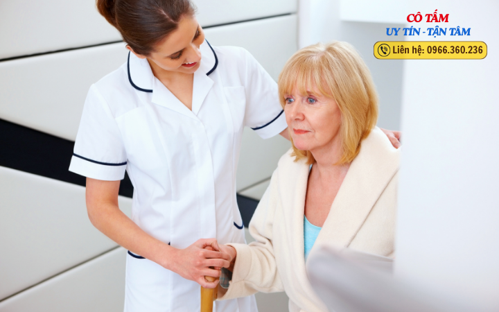 Trung tâm giới thiệu giúp việc chăm sóc người già Hà Nội.