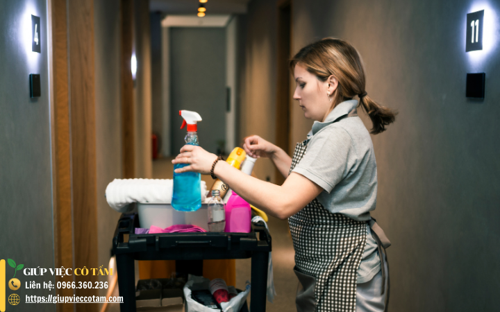 Mẹo giúp việc nhà bảo quản đồ gia dụng bền lâu. Trong quá trình làm giúp việc nhà, việc giữ cho đồ gia dụng luôn sạch sẽ, vận hành tốt và bền lâu không chỉ giúp tiết kiệm chi phí cho gia chủ mà còn thể hiện sự chuyên nghiệp, tận tâm của người giúp việc. Bài viết này chia sẻ các mẹo bảo quản đồ gia dụng thực tế, dễ áp dụng trong quá trình làm việc hàng ngày, từ tủ lạnh, máy giặt đến nồi cơm điện và các thiết bị nhà bếp khác. Đây sẽ là cẩm nang cần thiết giúp người giúp việc nhà nâng cao chất lượng công việc, tạo ấn tượng tốt với gia đình chủ. Cùng khám phá ngay những bí quyết đơn giản nhưng hiệu quả này nhé.