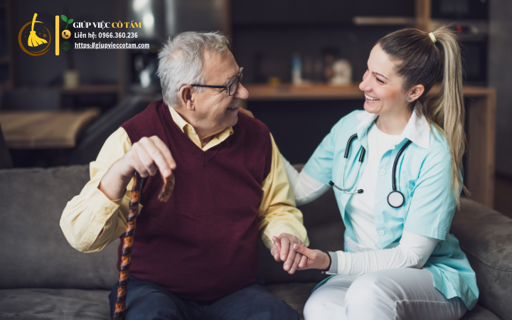 Lựa chọn khôn ngoan cần tìm người chăm sóc người già