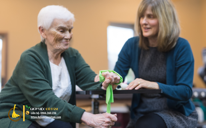 Hồ sơ cần tìm người chăm sóc người già chi tiết ra sao?