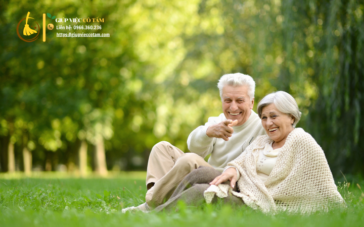 Cần tìm người chăm sóc người già: Hỗ trợ và an ủi.