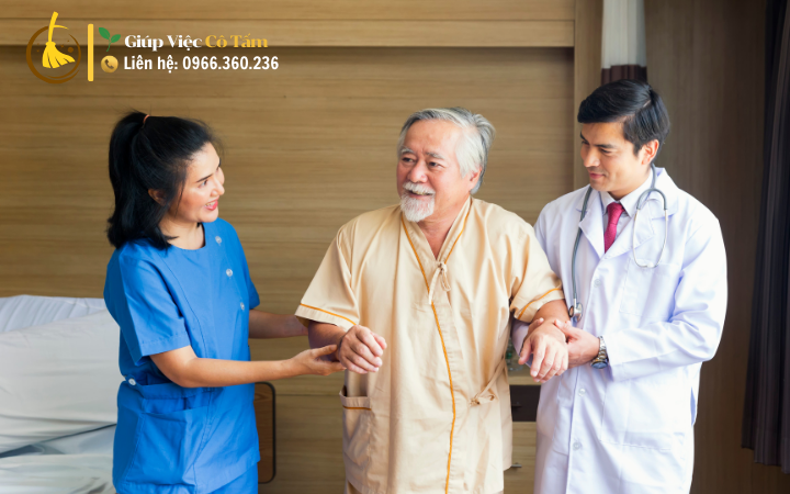 Tìm người giúp việc trông người già và kinh nghiệm thực tế.