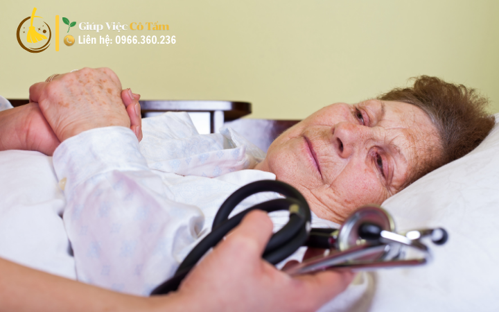 Tìm người giúp việc trông người già phù hợp với nhu cầu.