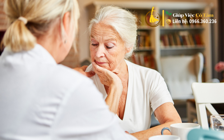Tham khảo giá cả giúp việc chăm người già Hà Nội.