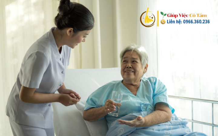 Dịch vụ giúp việc chăm người già Hà Nội được ưa chuộng nhất.