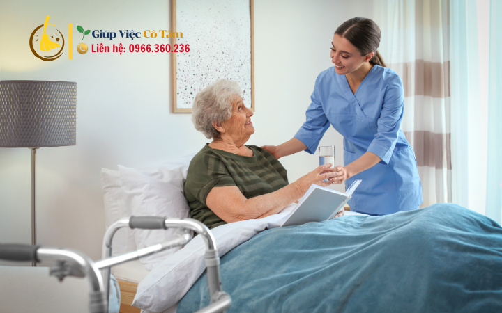 Thành công và thử thách với dịch vụ chăm sóc người già tại nhà.