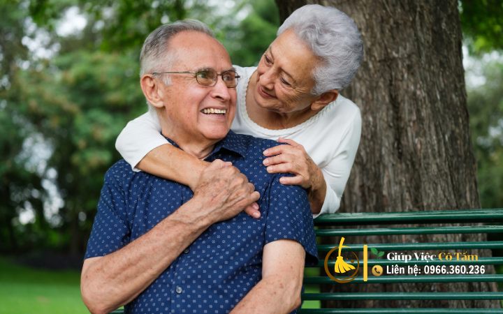 Gắn bó và thương yêu: Dịch vụ chăm sóc người già tại nhà.