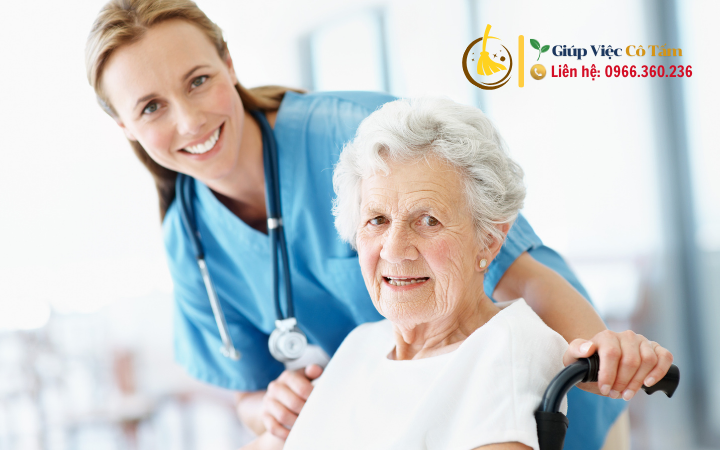 Kinh nghiệm trả lương giúp việc chăm người già theo năng lực