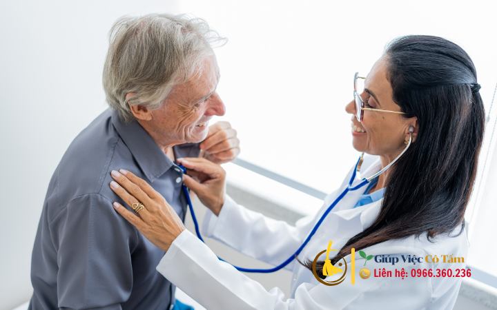 Bất lợi lương giúp việc chăm người già mà bạn chưa biết. Trong xã hội hiện đại, nhu cầu giúp việc chăm người già ngày càng gia tăng. Tuy nhiên, phía sau sự quan tâm và chăm sóc ấy lại là một thực tế ít người để ý: lương giúp việc chăm người già có thực sự tương xứng với khối lượng công việc và áp lực mà họ phải đối mặt mỗi ngày không? Bài viết này sẽ bóc tách các bất lợi mà người lao động trong lĩnh vực này đang phải đối diện. Từ đó, giúp cả người tuyển dụng lẫn người lao động hiểu rõ hơn và có sự điều chỉnh hợp lý trong thỏa thuận công việc. Đặc biệt, nếu bạn đang có ý định tìm người chăm người già, bài viết sẽ cung cấp một cái nhìn sâu sắc về chi phí và chất lượng dịch vụ hiện nay.