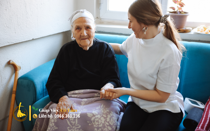 Thái độ và lương giúp việc chăm người già từ góc nhìn gia đình.