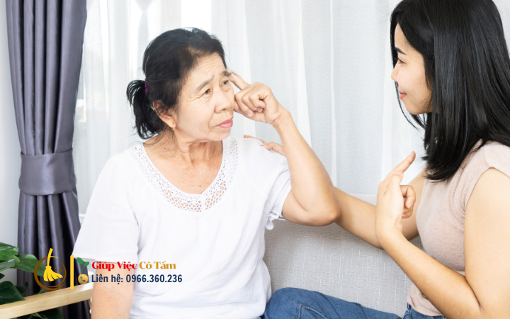 Chạm vào trái tim người già qua những câu chuyện giản dị.