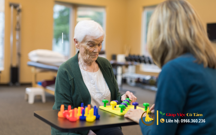 Chăm sóc người già bằng những món ăn ấm áp.