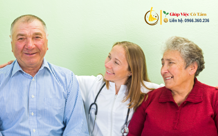 Thuê giúp việc chăm người già bao nhiêu tiền?