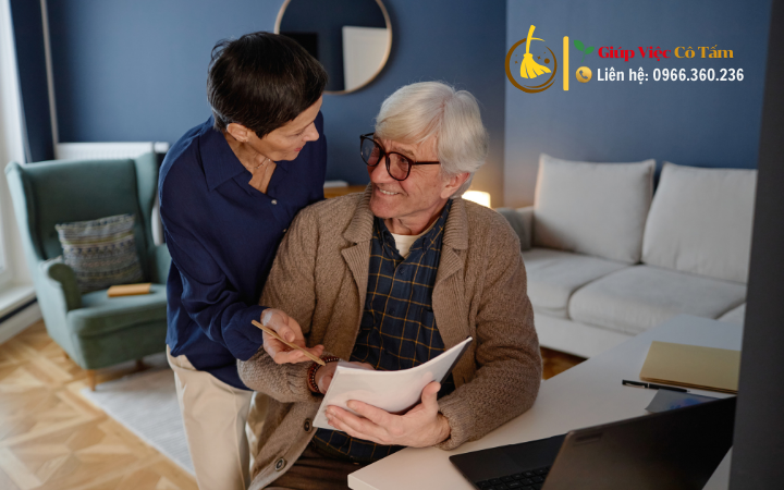 Báo giá giúp việc chăm người già mới nhất