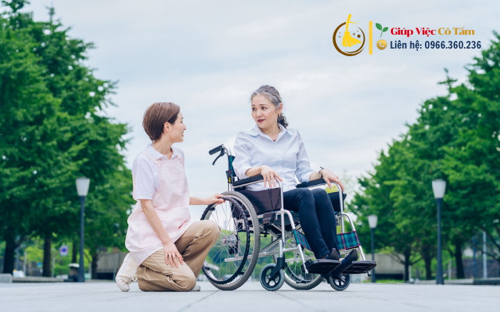 Giúp việc chăm người già tại Hà Nội.