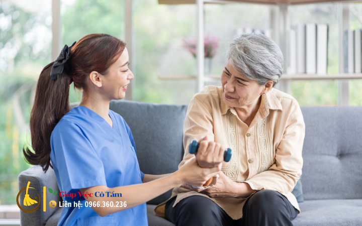 Kỹ năng quan trọng cần biết khi chăm sóc người già sau phẫu thuật