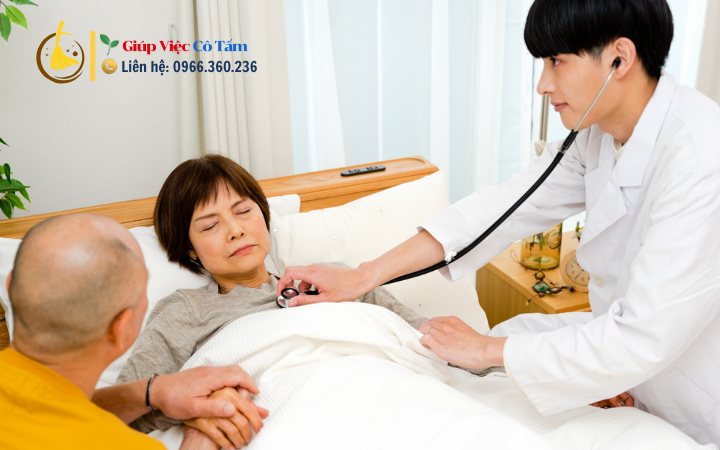 Cách giữ vệ sinh cho người già nằm sau phẫu thuật.