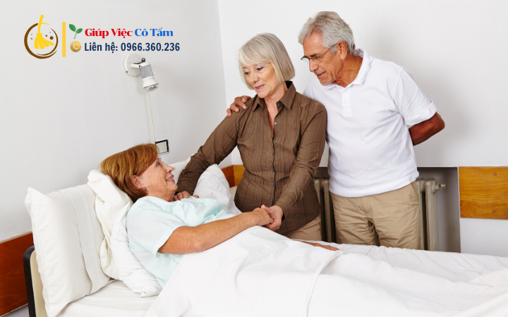 Chăm sóc người già sau phẫu thuật: Tâm lý cần chú ý.
