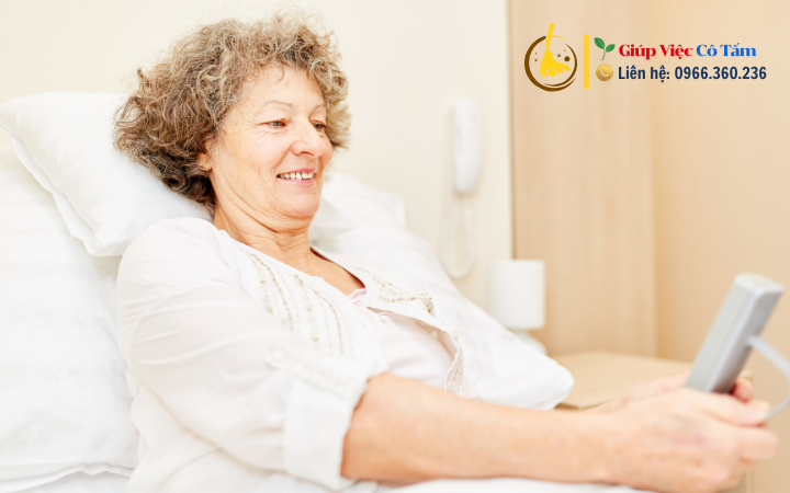 Khó khăn trong chăm sóc người già mất trí nhớ và cách khắc phục.