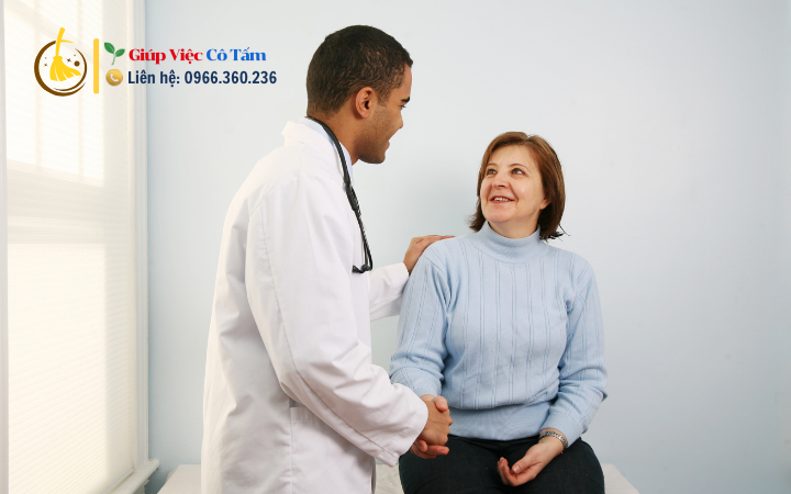 Tham khảo cách chăm sóc người già mất trí nhớ an toàn.