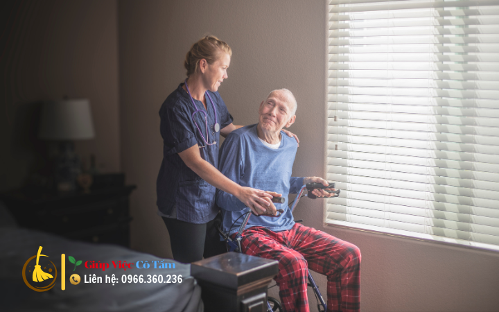 Hướng dẫn chăm sóc người già mất trí nhớ tại nhà hiệu quả.