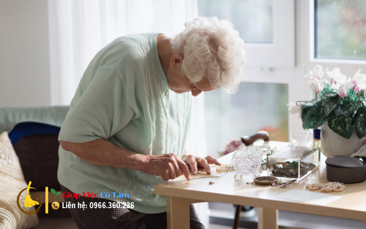 Phương pháp chăm sóc người già bị alzheimer an toàn tại nhà.