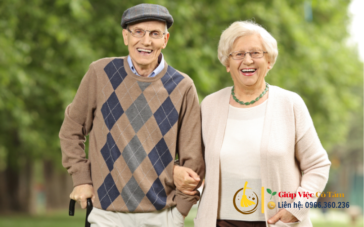 Lời khuyên khi chăm sóc người già toàn thời gian tại nhà.