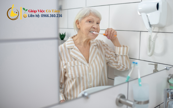 Hỗ trợ vệ sinh cho người bệnh cần làm gì để an toàn?