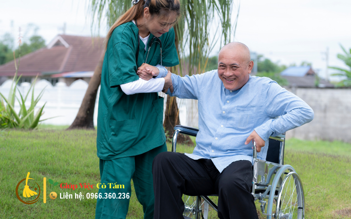 Chăm sóc tận tình theo dõi sức khỏe người bệnh mỗi ngày.