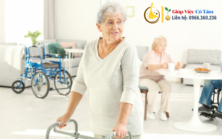 Chia sẻ kinh nghiệm chăm sóc người bệnh cao tuổi hiệu quả.