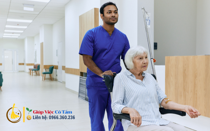 Hỗ trợ tinh thần cho người bệnh cao tuổi qua chăm sóc.