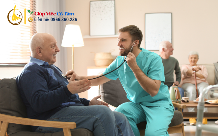 Chăm sóc bệnh nhân sau phẫu thuật để hồi phục nhanh chóng.