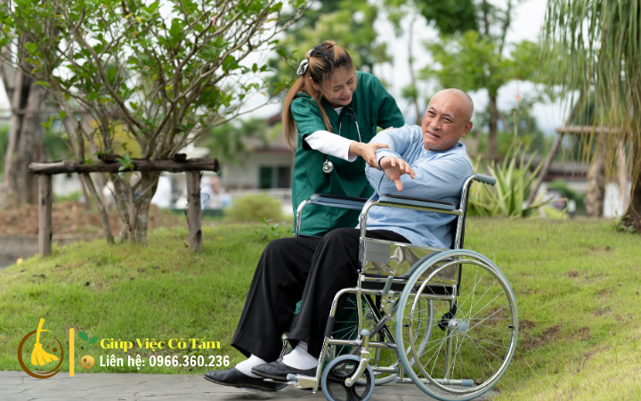 Chăm người già sống một mình an toàn và hạnh phúc.