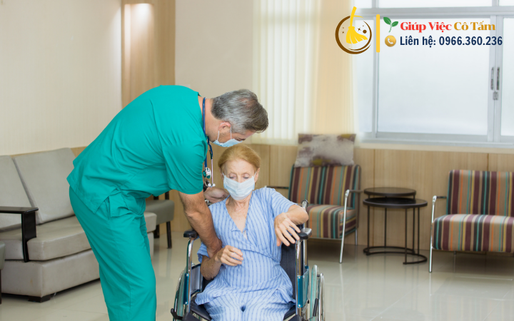 Chăm người già sống một mình tránh khó khăn khi sinh hoạt