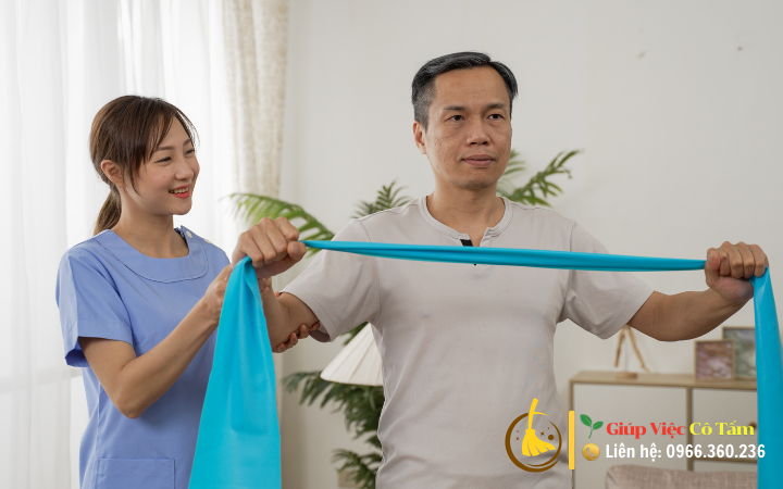 Những điều cần biết khi chăm người già sống một mình.