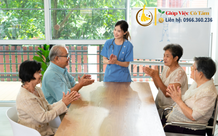 Chăm sóc ông bà cao tuổi với thể dục nhẹ nhàng hiệu quả.