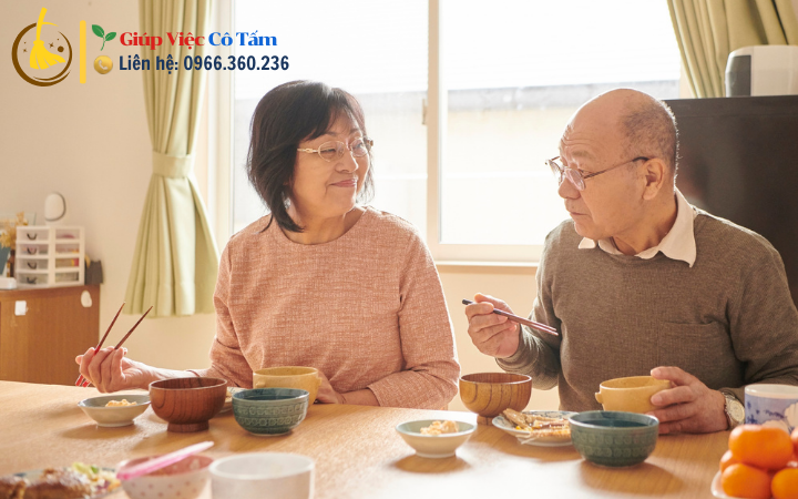 Lời khuyên về chăm sóc người già an toàn hiệu quả.