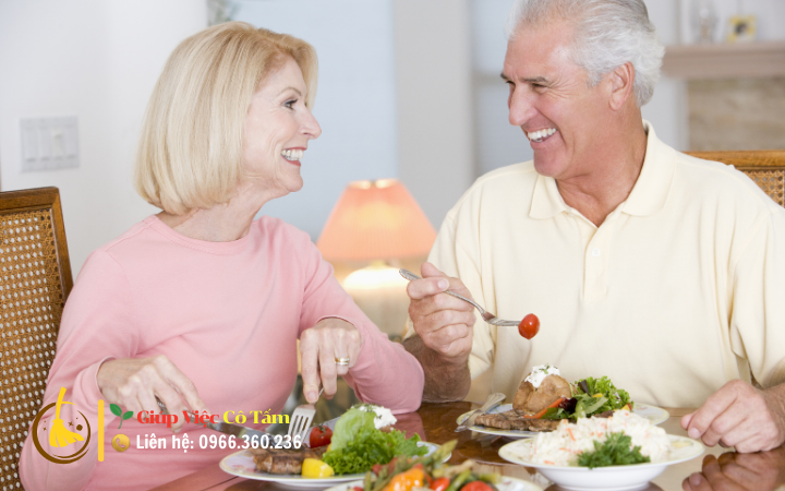 Cách chăm sóc tinh thần cho người già không tốn kém.